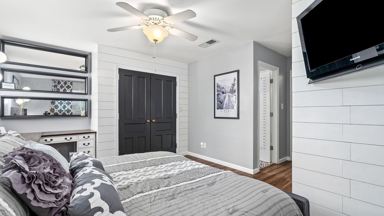 Photo of Bedroom in Cary Woods