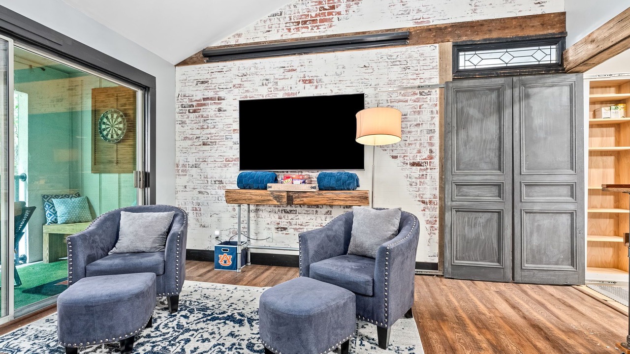 Photo of Livingroom in Cary Woods