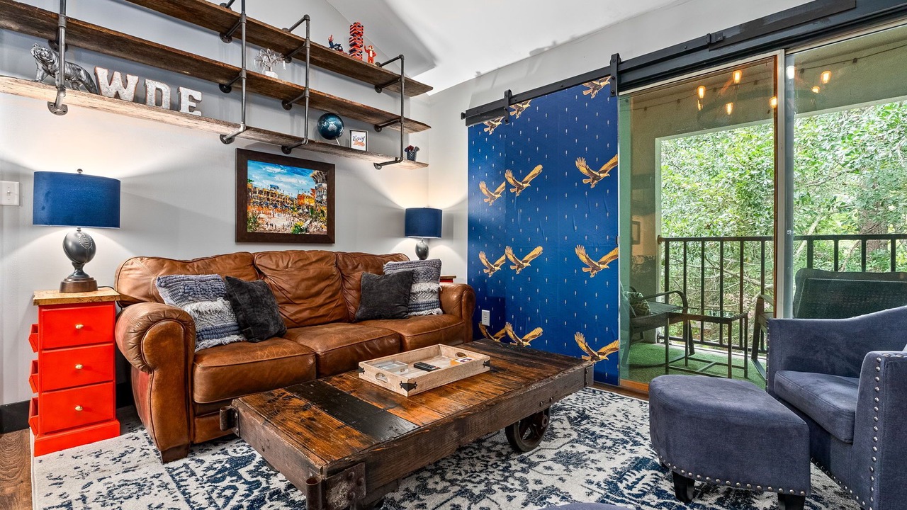 Photo of Livingroom in Cary Woods