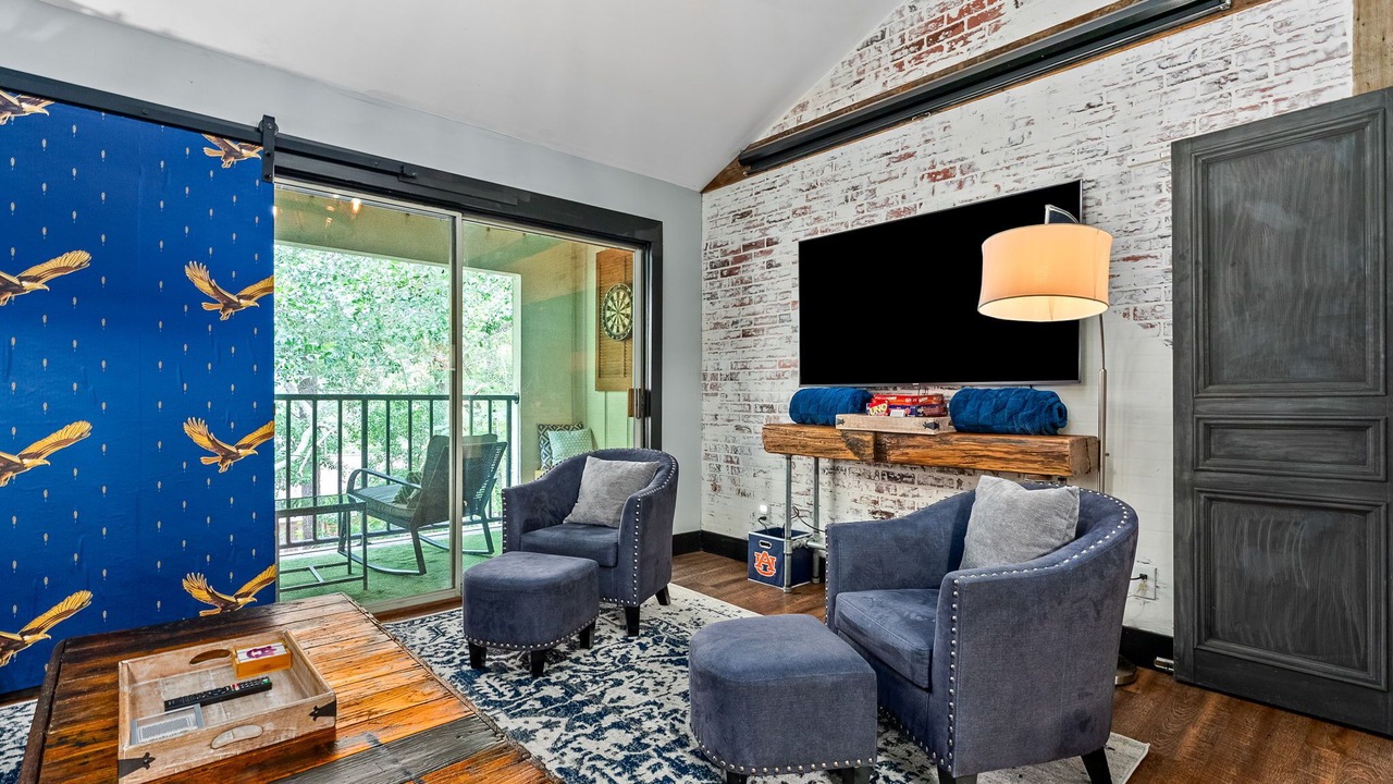 Photo of Livingroom in Cary Woods
