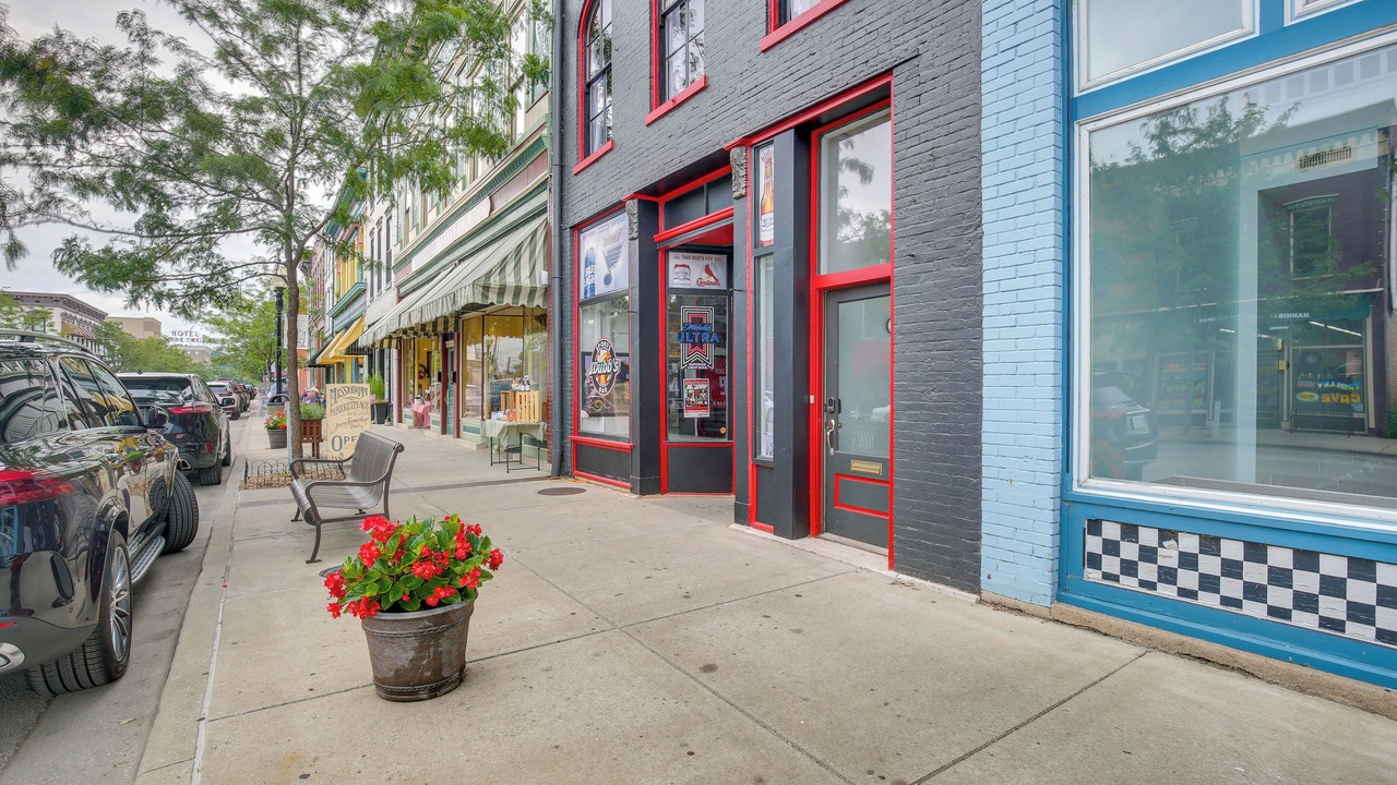 Photo of Others in Hannibal