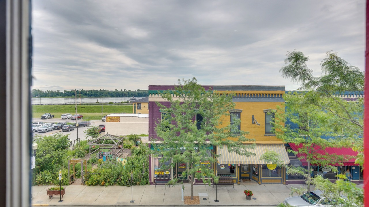 Photo of Others in Hannibal