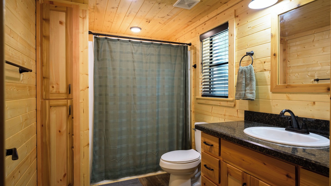 Photo of Bathroom in Grapeland