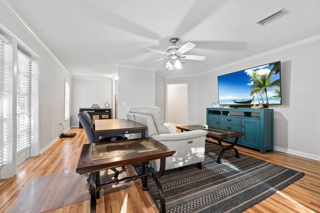 Photo of Livingroom in Haile Plantation