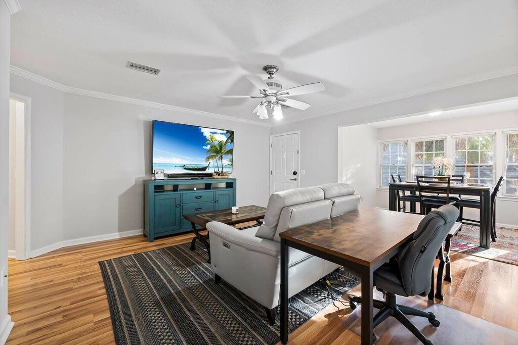 Photo of Livingroom in Haile Plantation