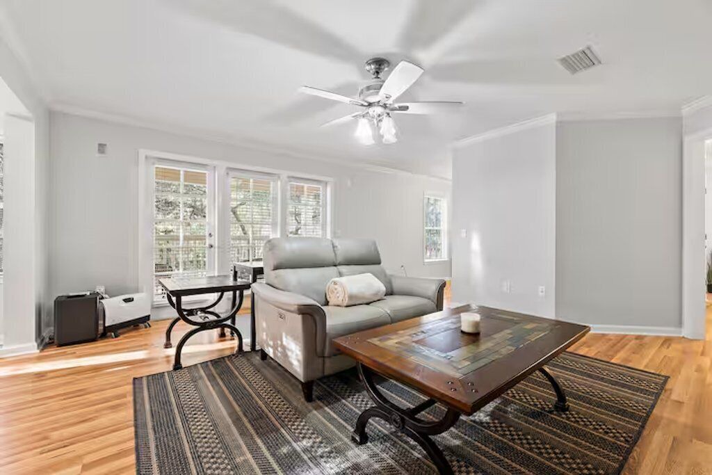 Photo of Livingroom in Haile Plantation