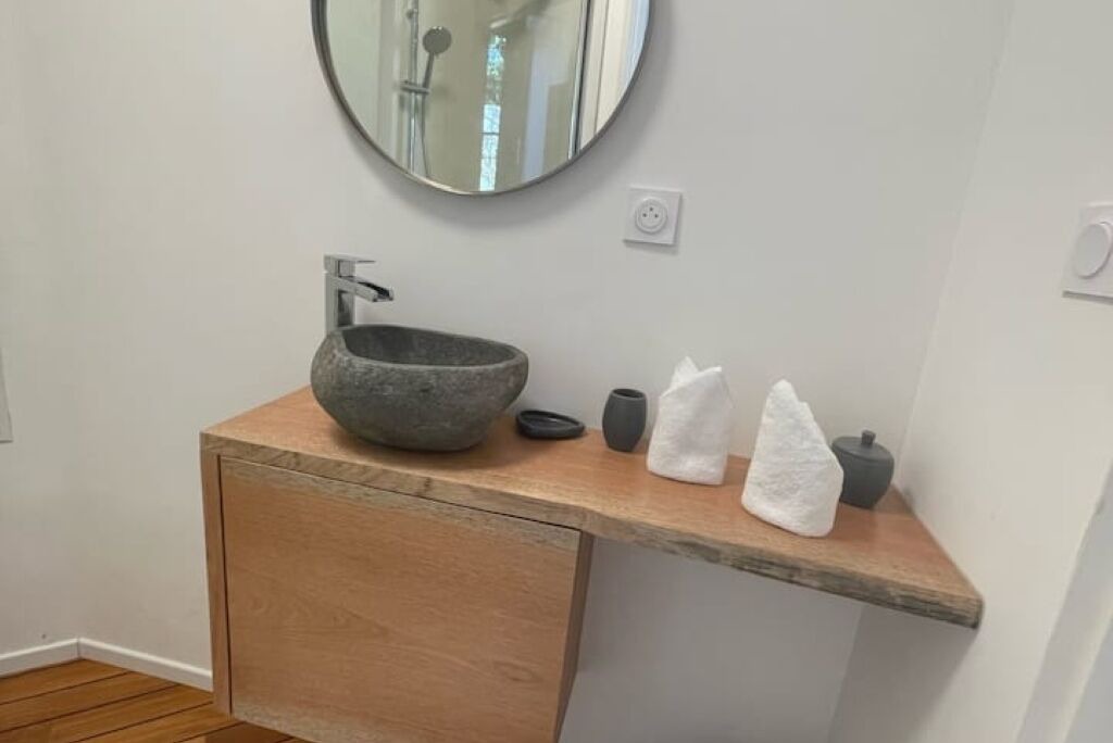 Photo of Bathroom in Saint-Martin-de-Londres