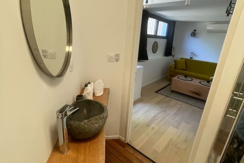 Photo of Bathroom in Saint-Martin-de-Londres