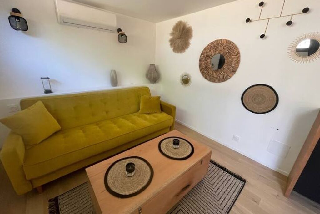 Photo of Livingroom in Saint-Martin-de-Londres