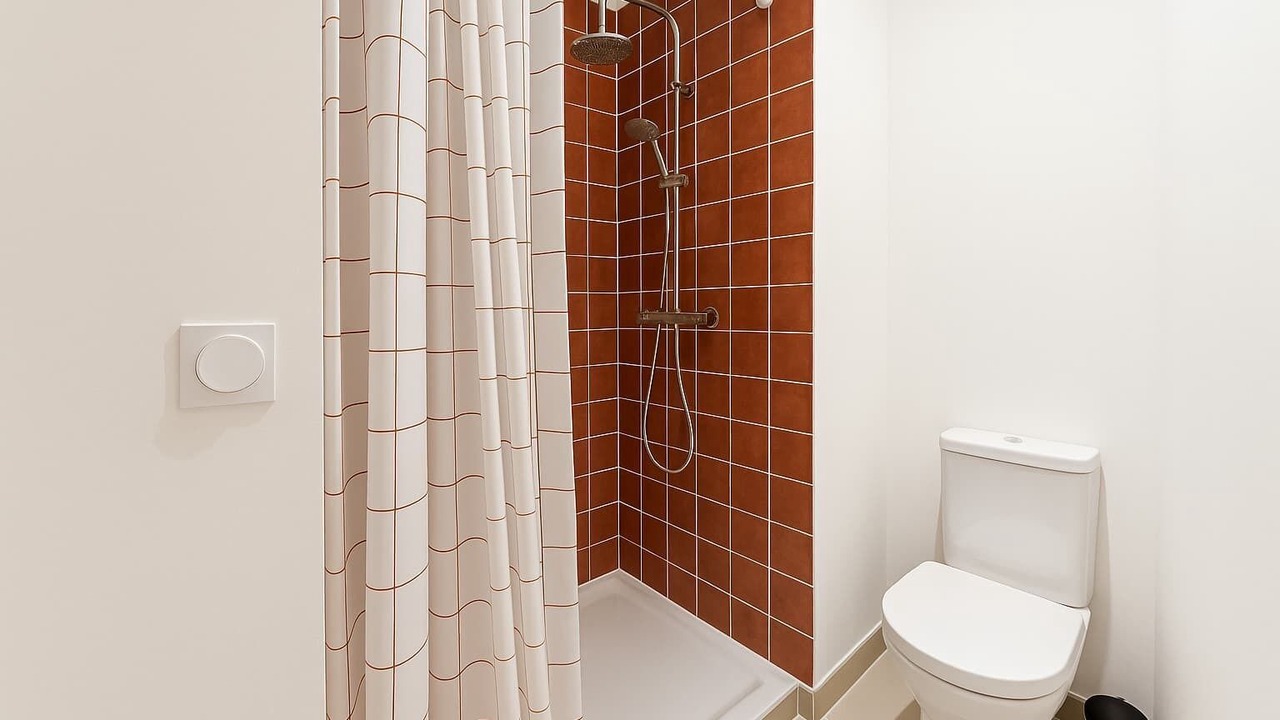 Photo of Bathroom in Combat