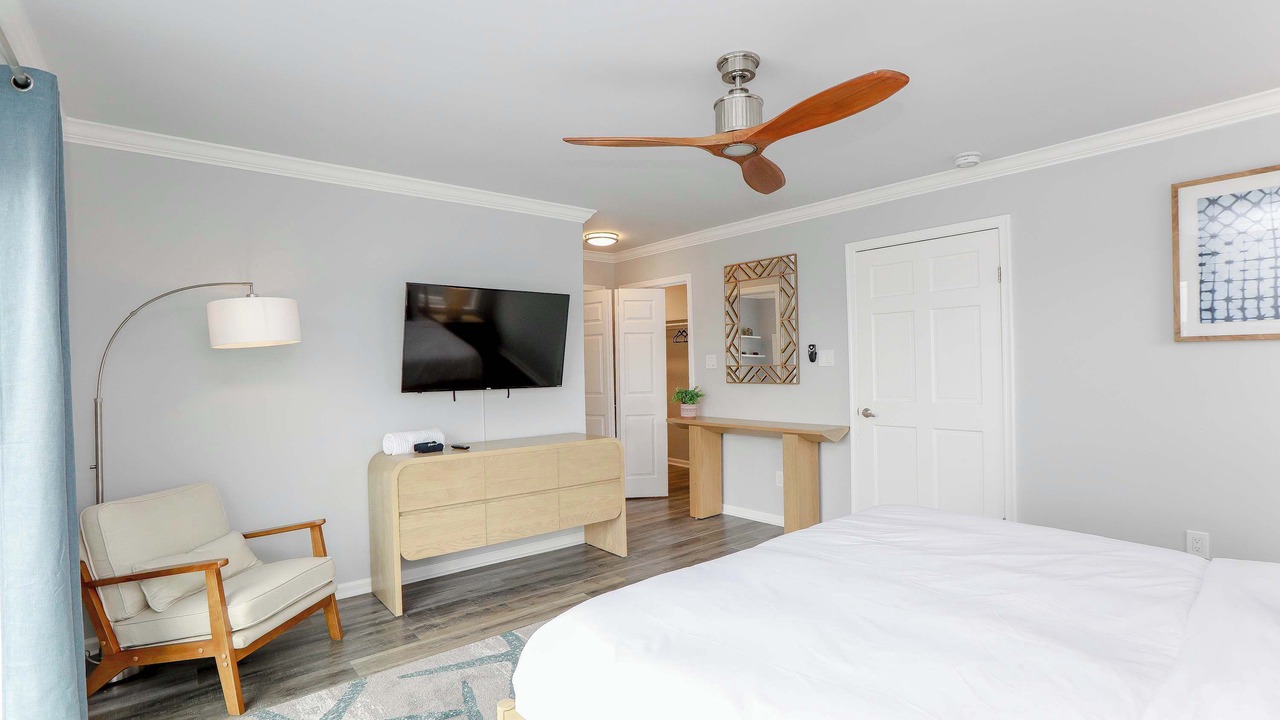 Photo of Bedroom in Willoughby Spit