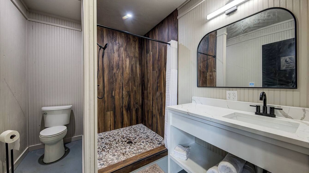 Photo of Bathroom in Alvord