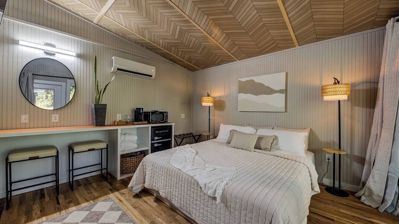 Photo of Bedroom in Alvord