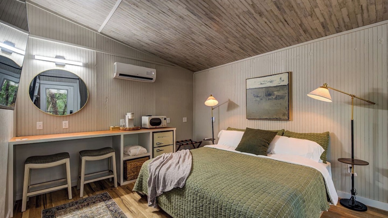 Photo of Bedroom in Alvord