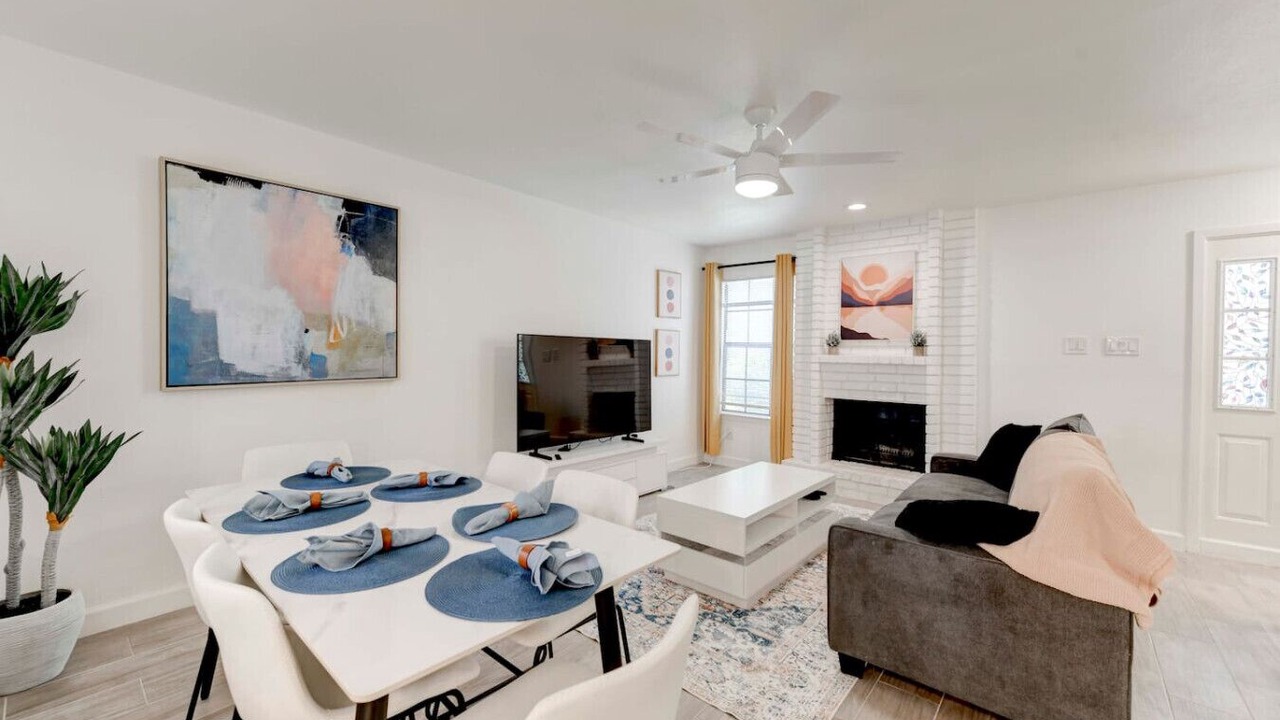 Photo of Livingroom in North Austin Civic Association