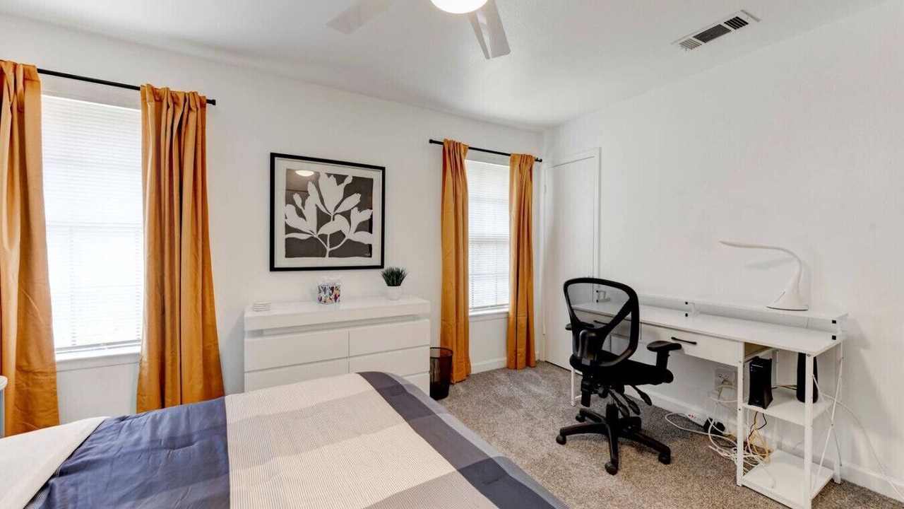 Photo of Bedroom in North Austin Civic Association
