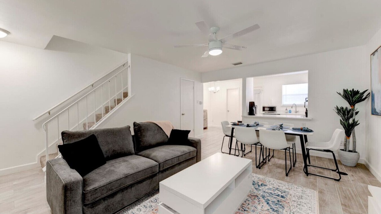 Photo of Livingroom in North Austin Civic Association