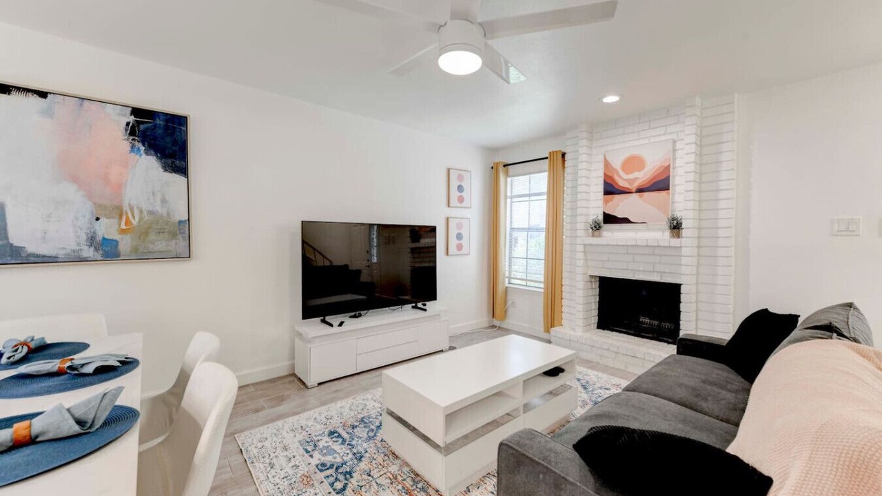 Photo of Livingroom in North Austin Civic Association