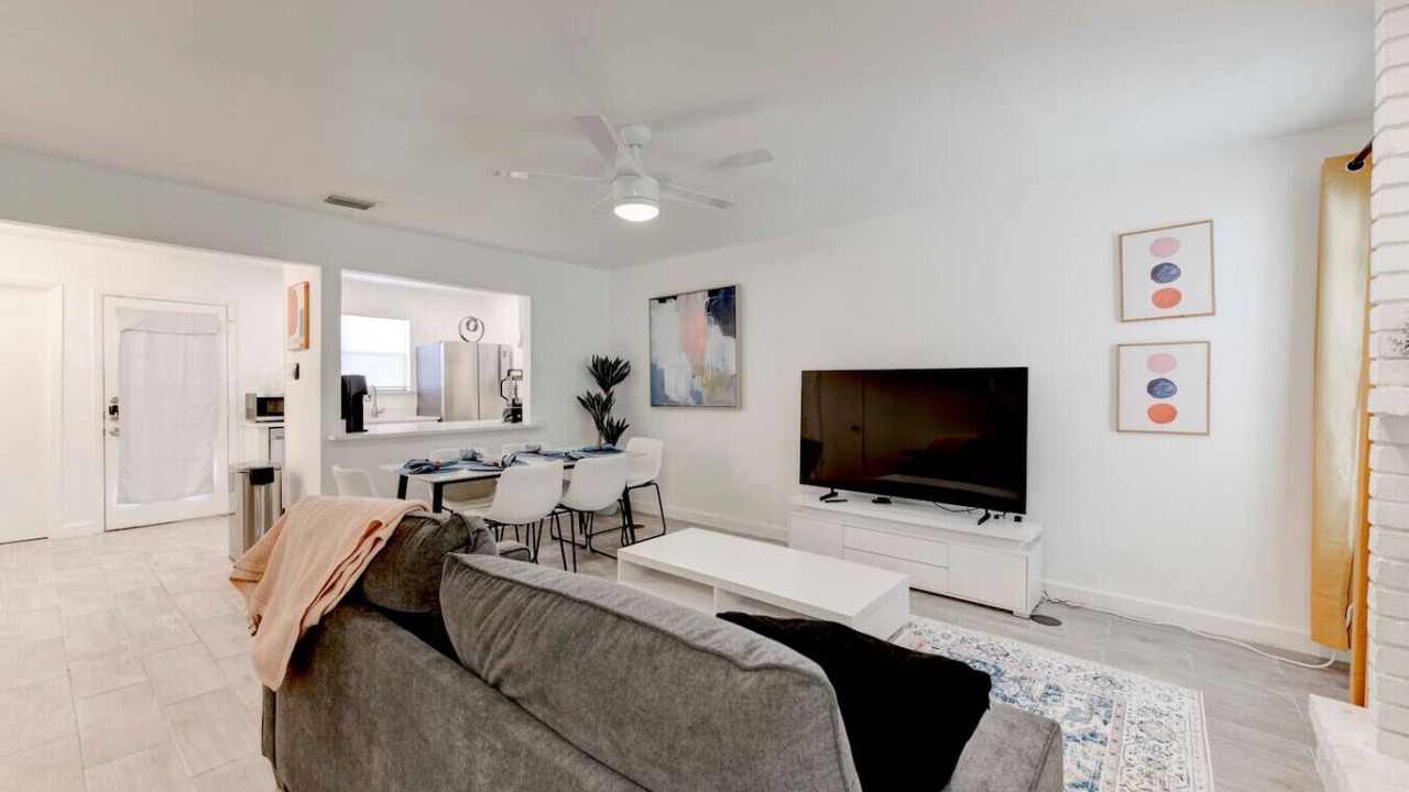 Photo of Livingroom in North Austin Civic Association