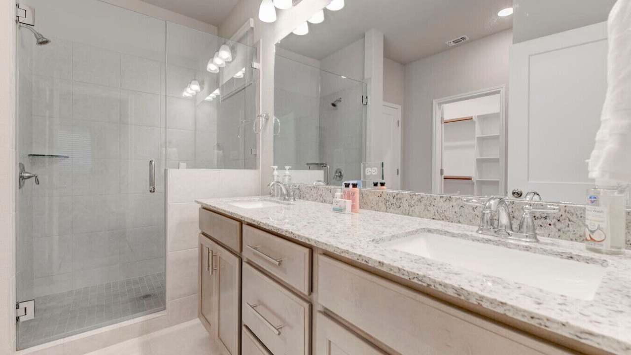 Photo of Bathroom in Leon Junction
