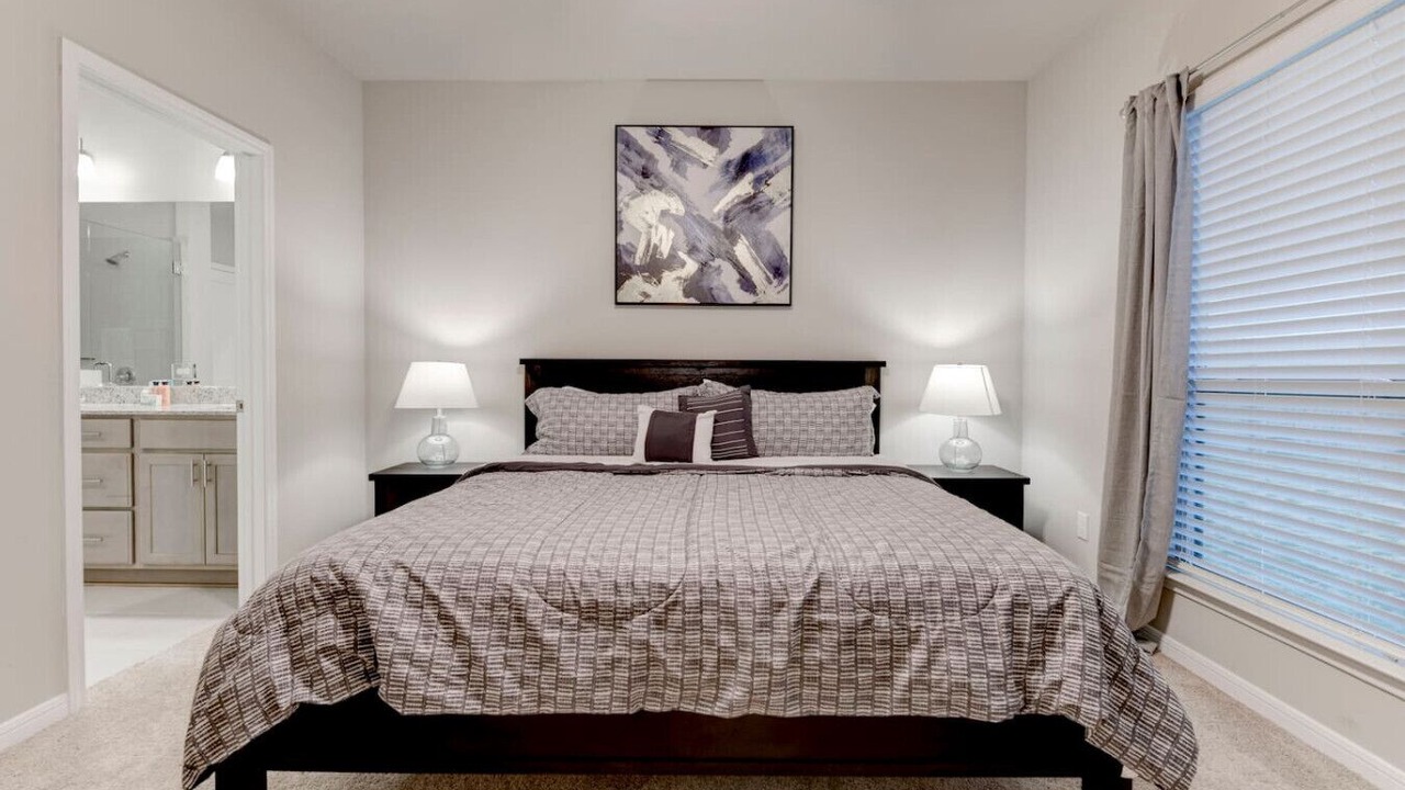 Photo of Bedroom in Leon Junction