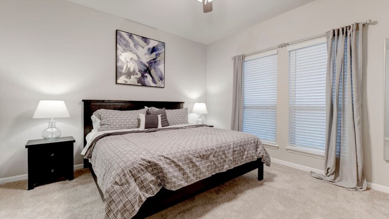 Photo of Bedroom in Leon Junction