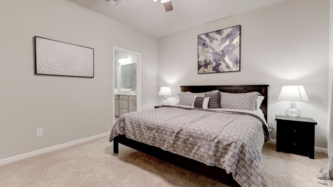 Photo of Bedroom in Leon Junction