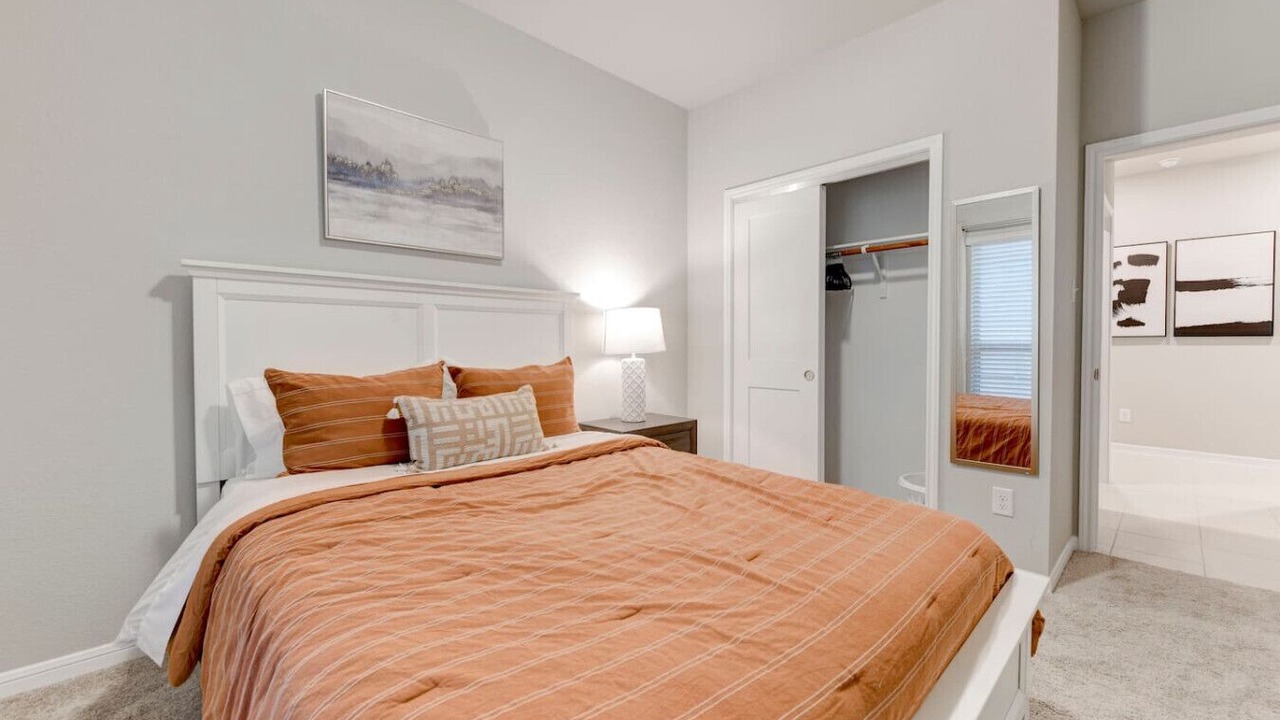 Photo of Bedroom in Leon Junction