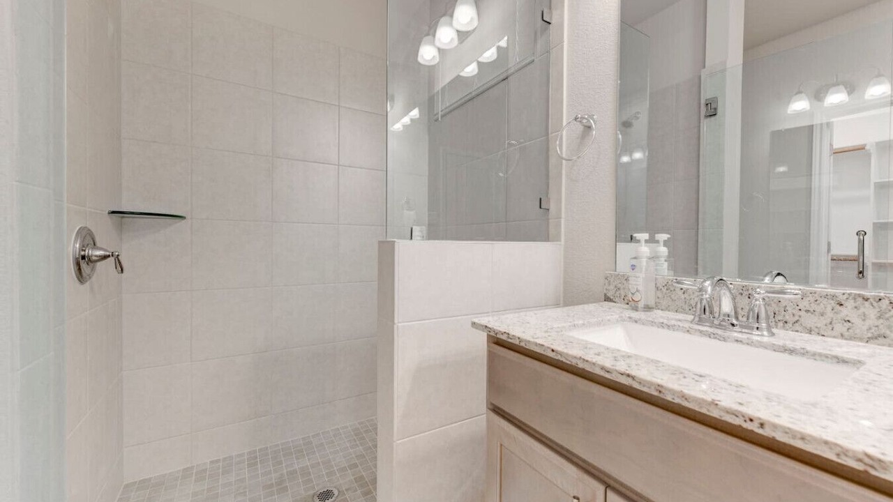 Photo of Bathroom in Leon Junction