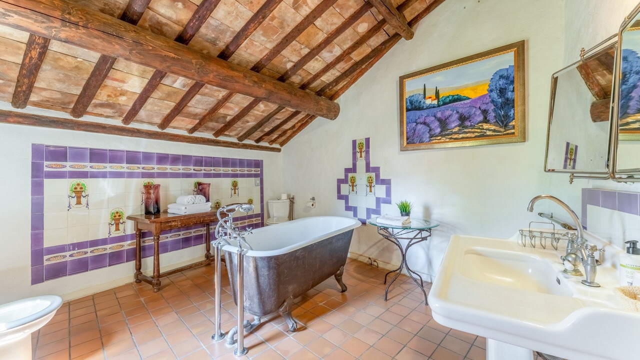 Photo of Bathroom in Collias