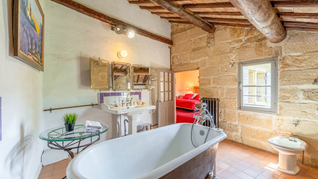 Photo of Bathroom in Collias