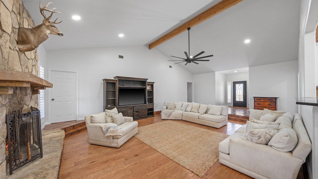 Photo of Livingroom in Midland