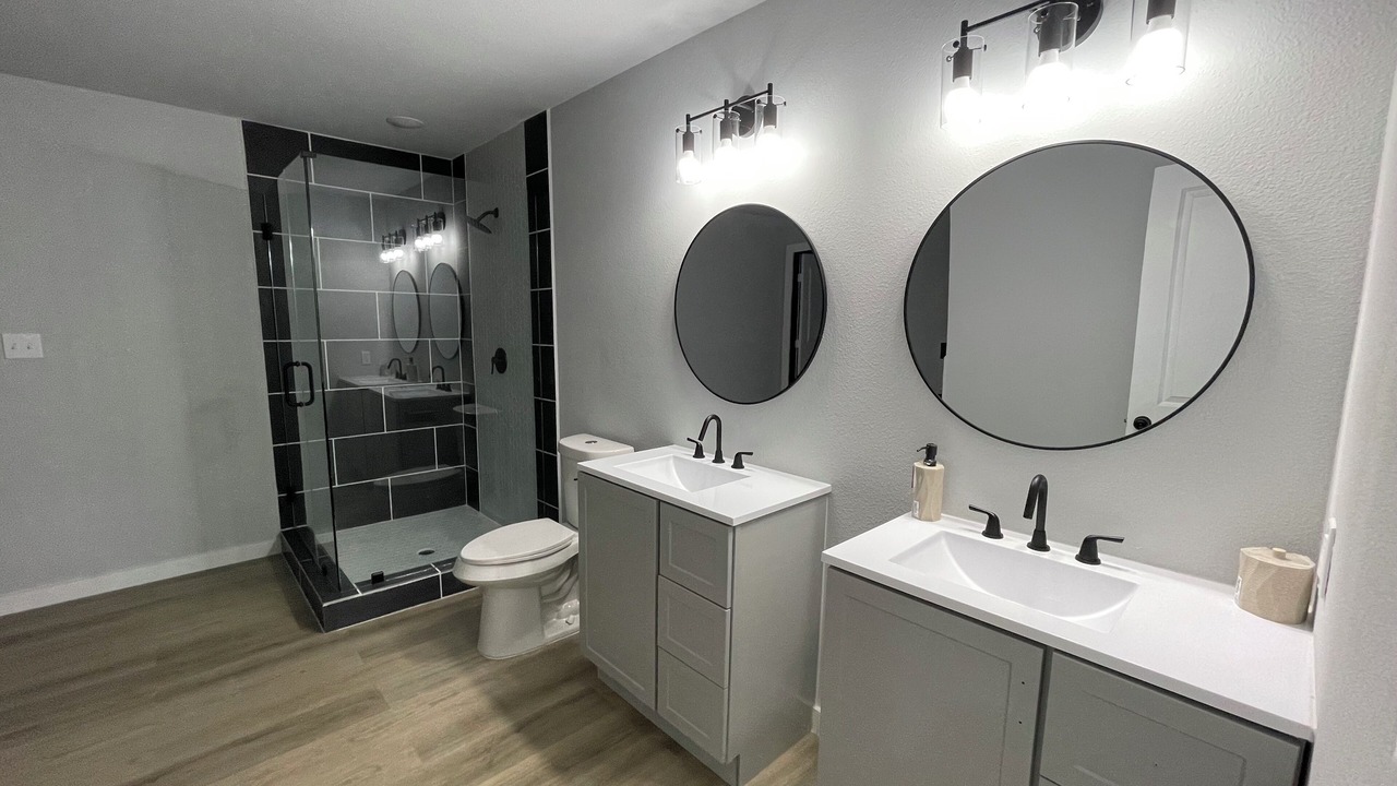 Photo of Bathroom in Orange