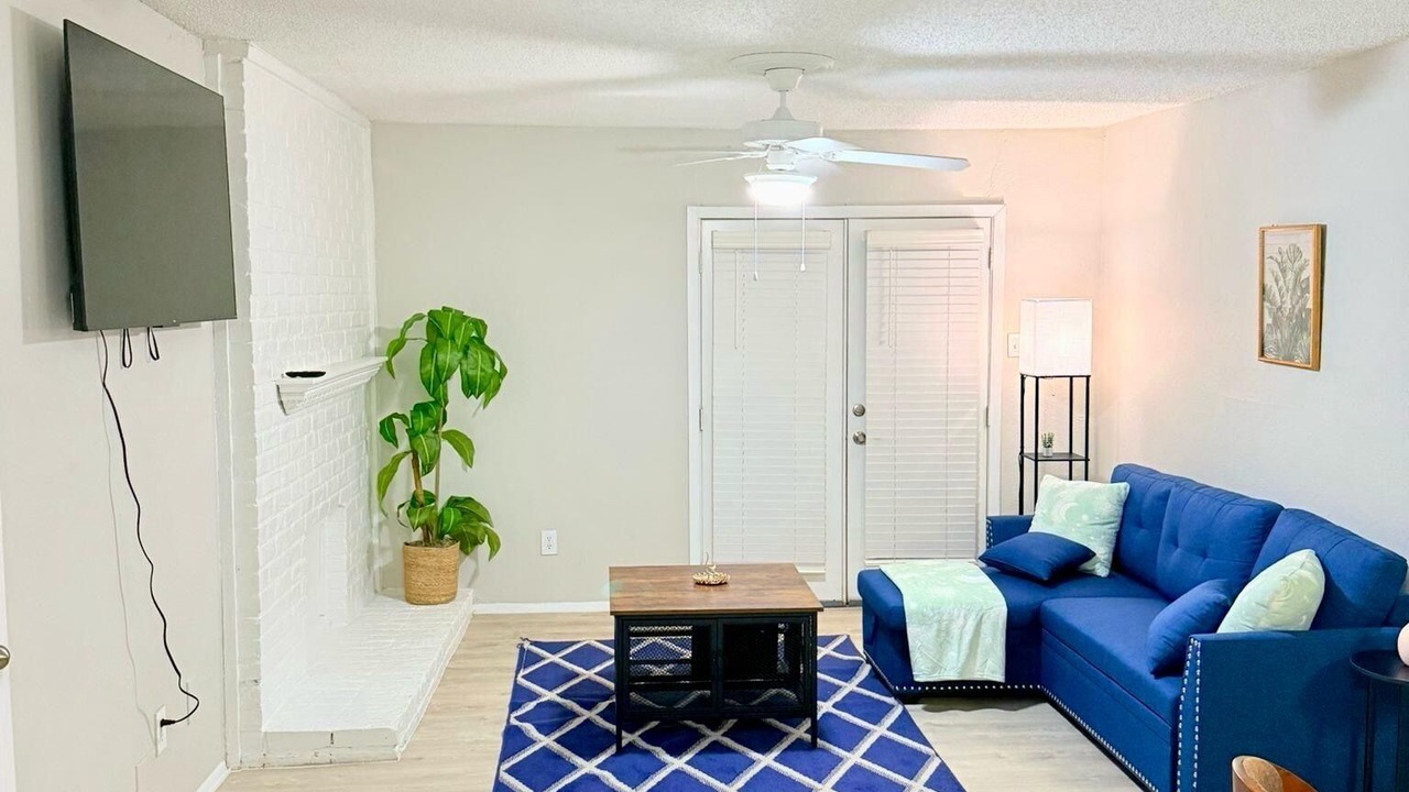 Photo of Livingroom in Addison