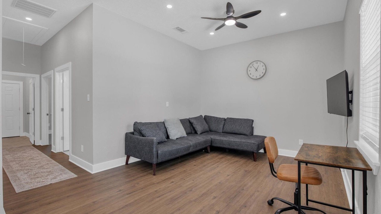 Photo of Livingroom in Cleveland