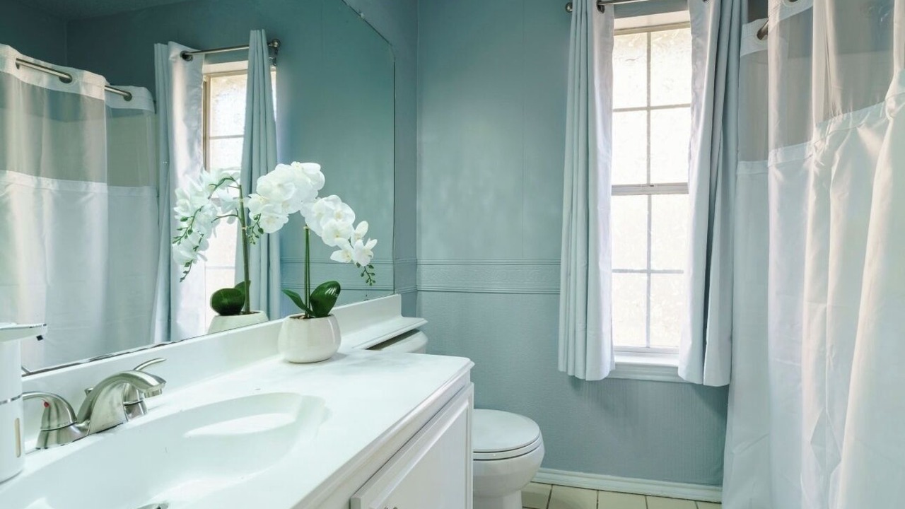 Photo of Bathroom in Elmo