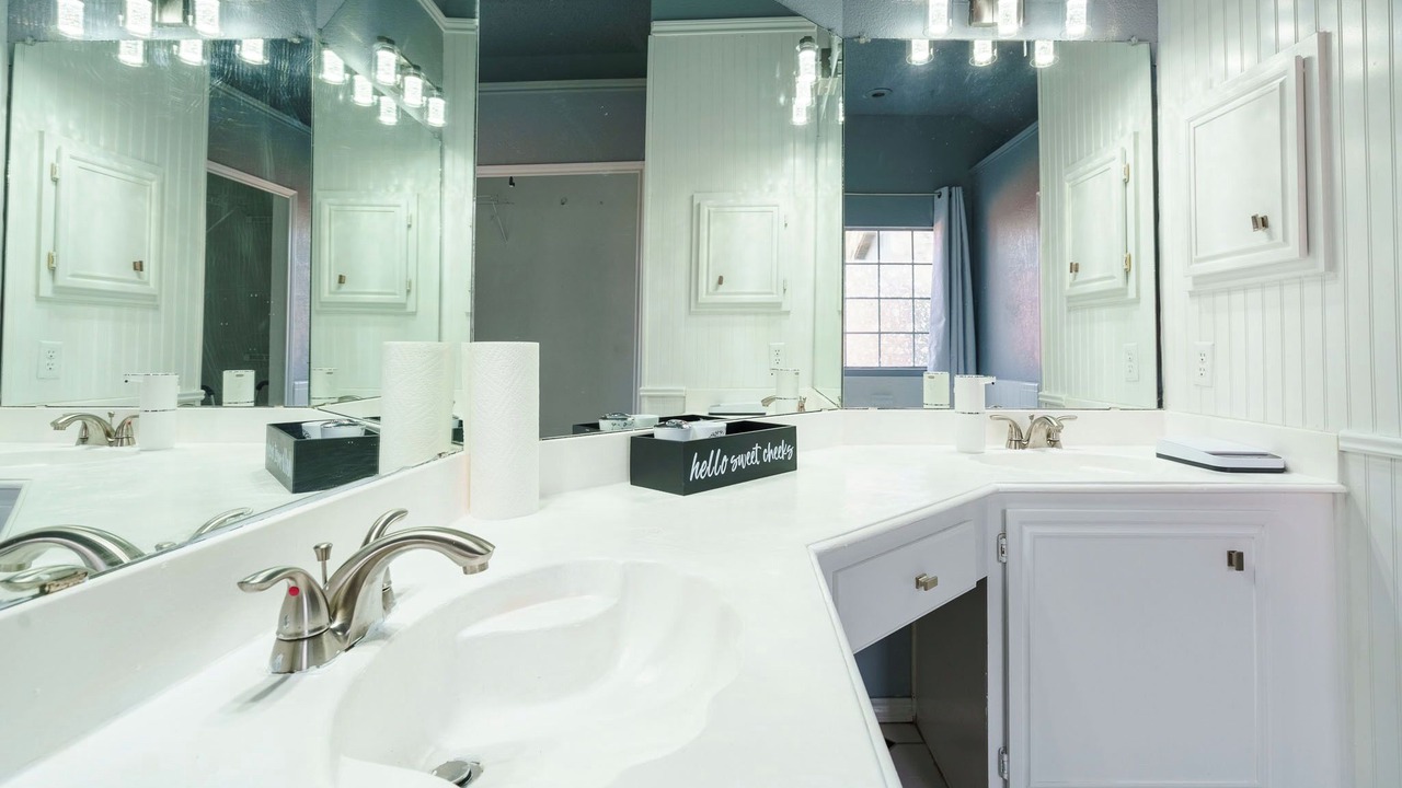 Photo of Bathroom in Elmo