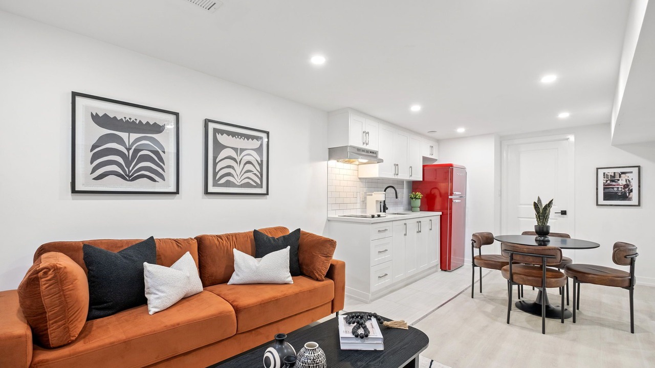 Photo of Livingroom in Newtonbrook