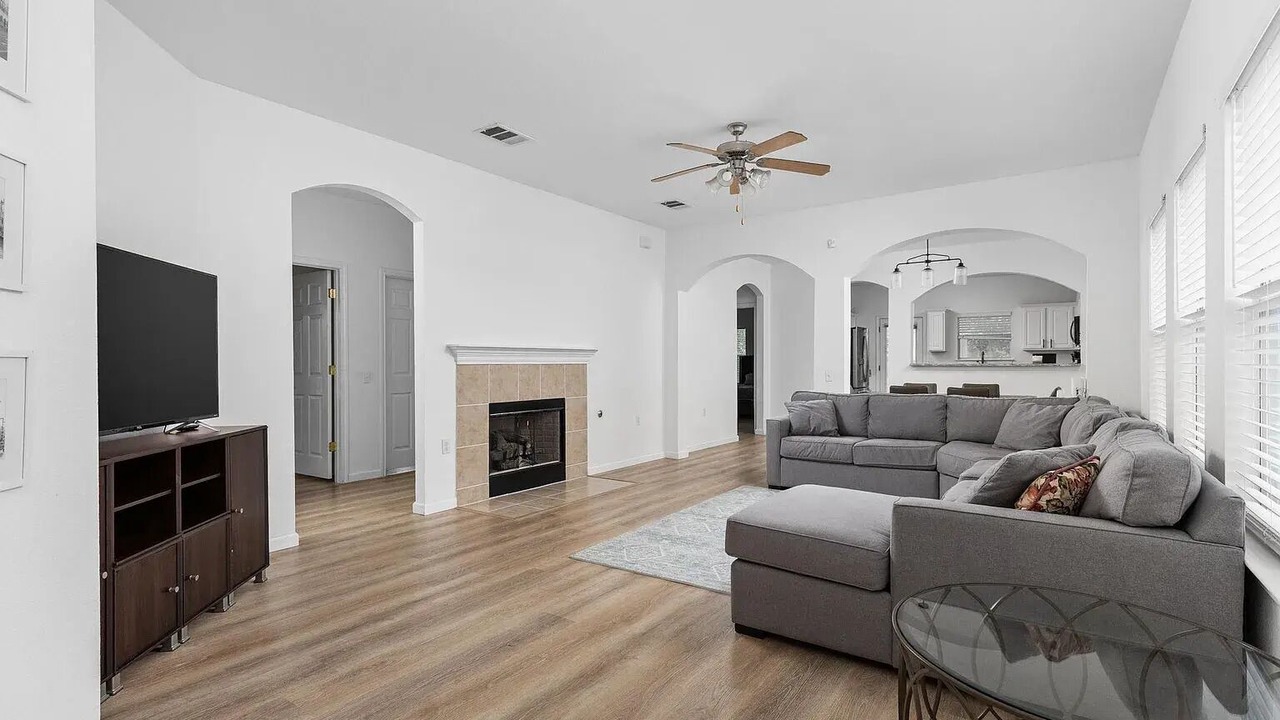 Photo of Livingroom in Pioneer Crossing