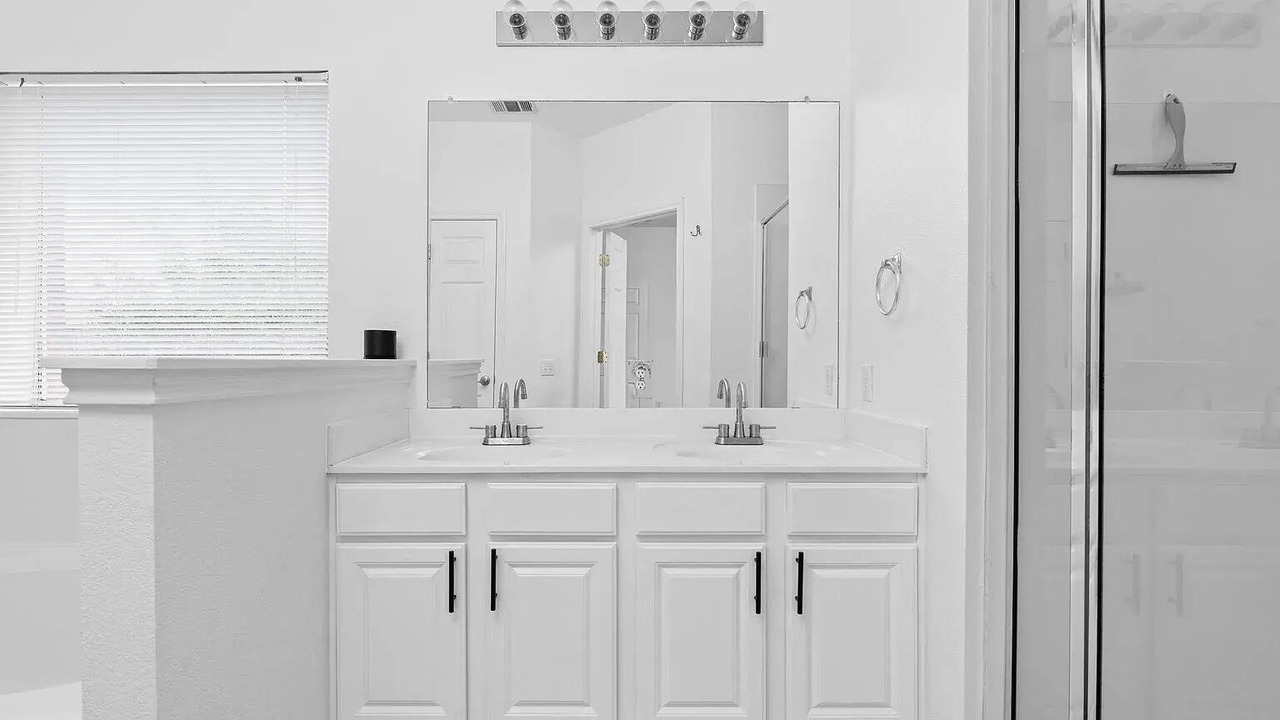 Photo of Bathroom in Pioneer Crossing
