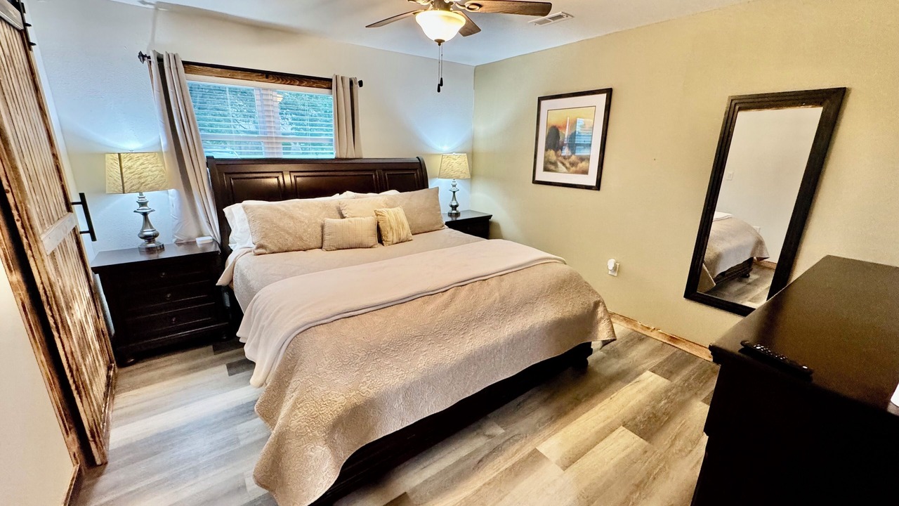 Photo of Bedroom in Mountain Grove