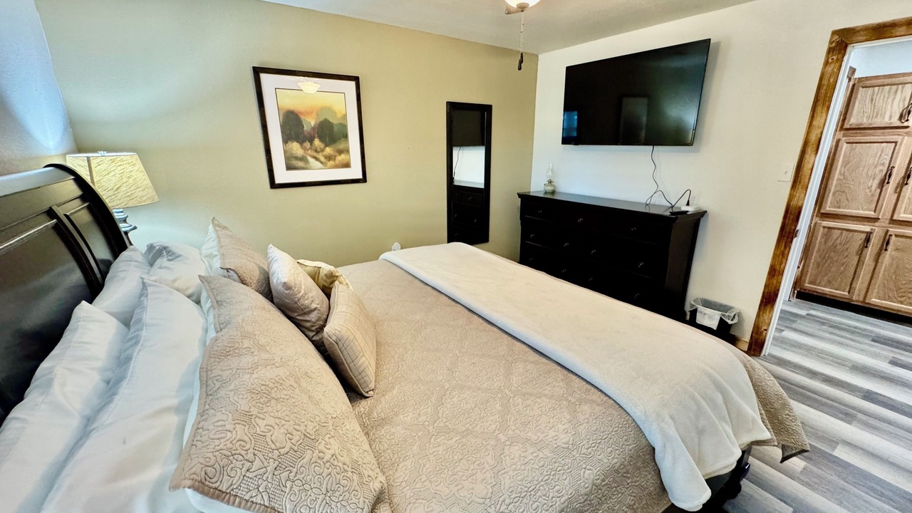 Photo of Bedroom in Mountain Grove