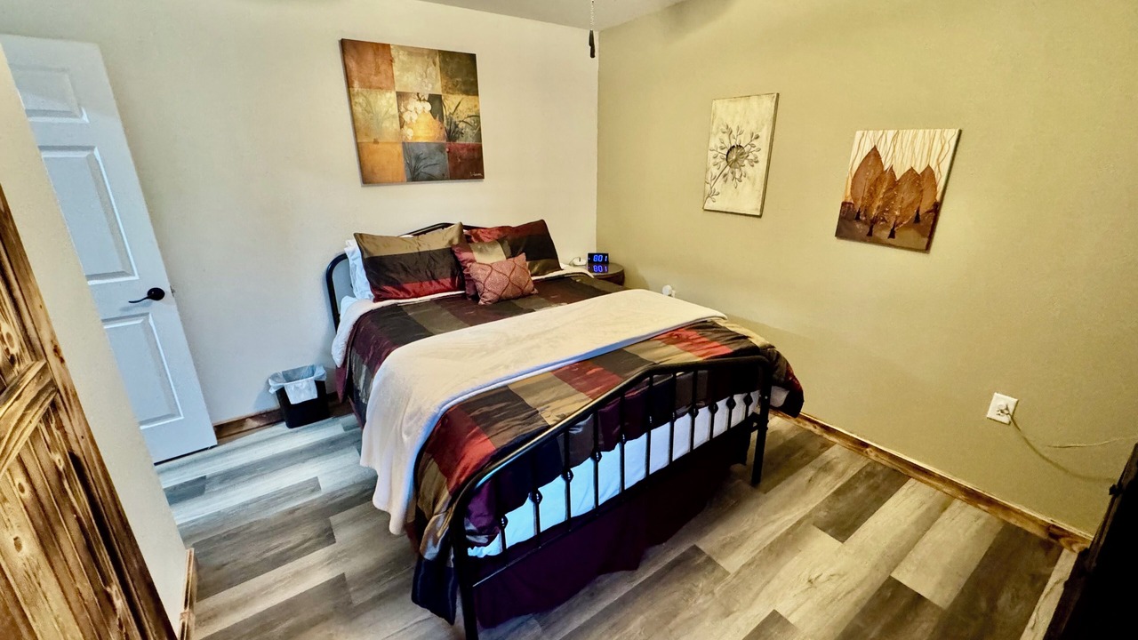 Photo of Bedroom in Mountain Grove