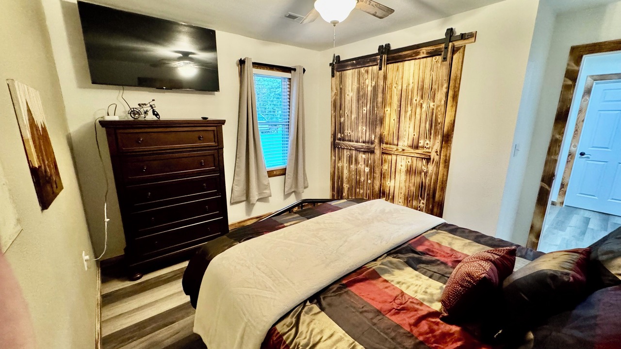 Photo of Bedroom in Mountain Grove