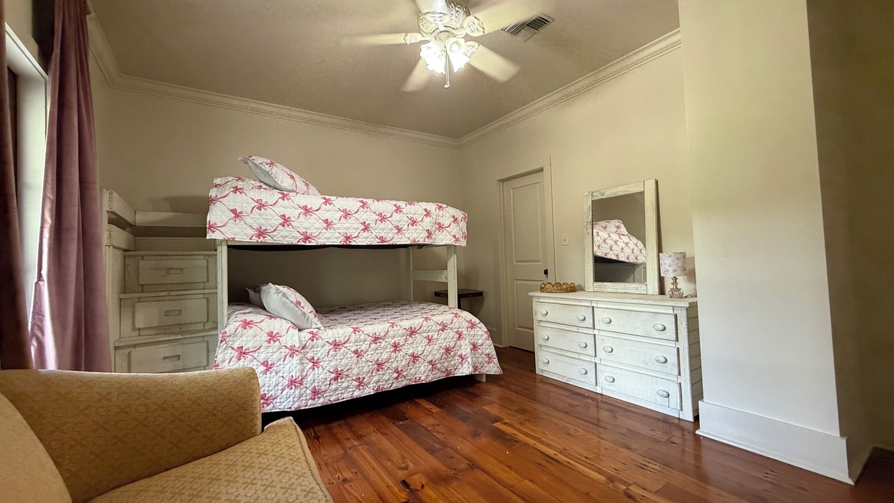 Photo of Bedroom in Lottie