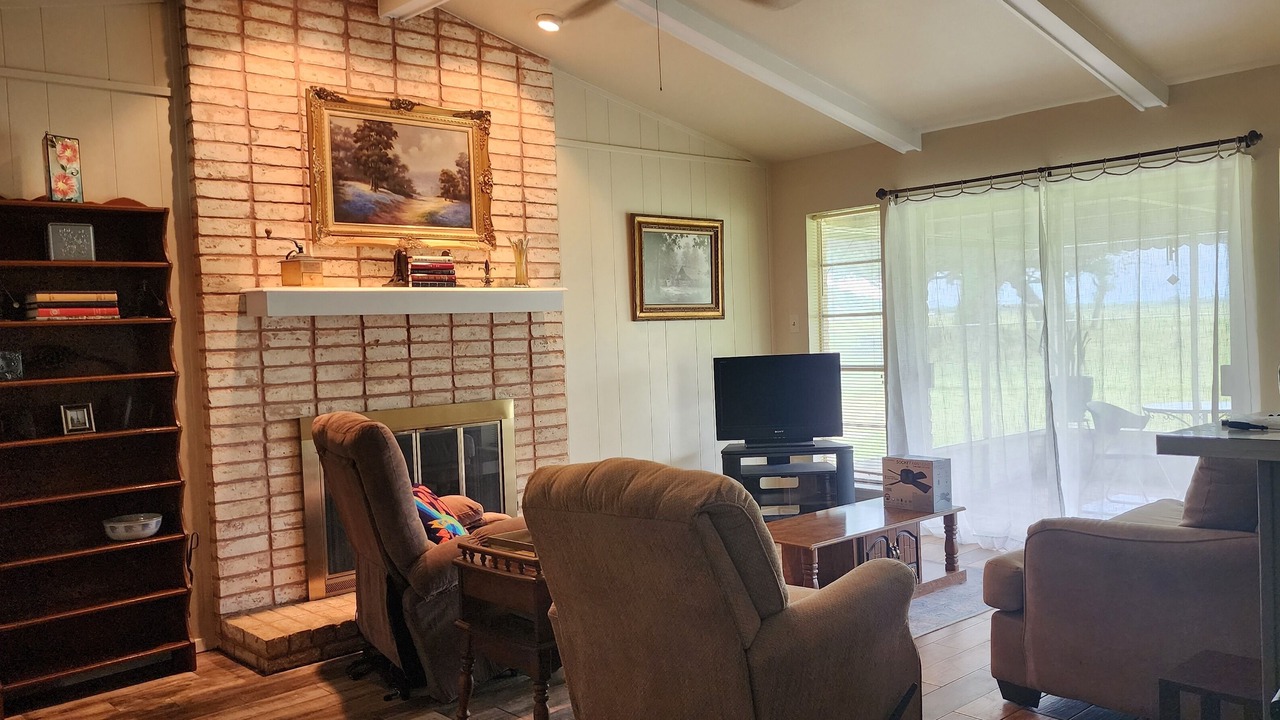 Photo of Livingroom in Iowa Colony