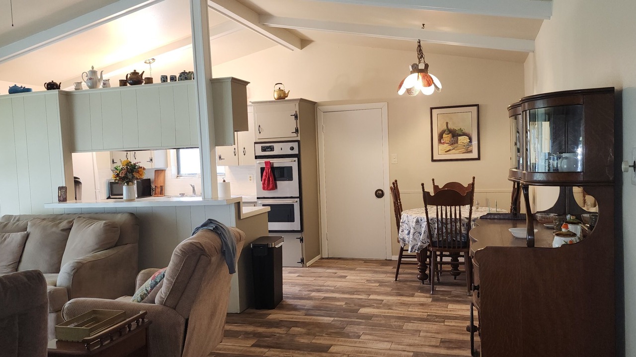 Photo of Livingroom in Iowa Colony