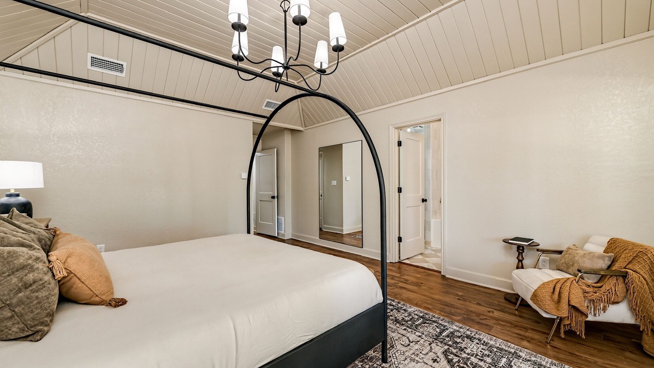 Photo of Bedroom in Laguna Park