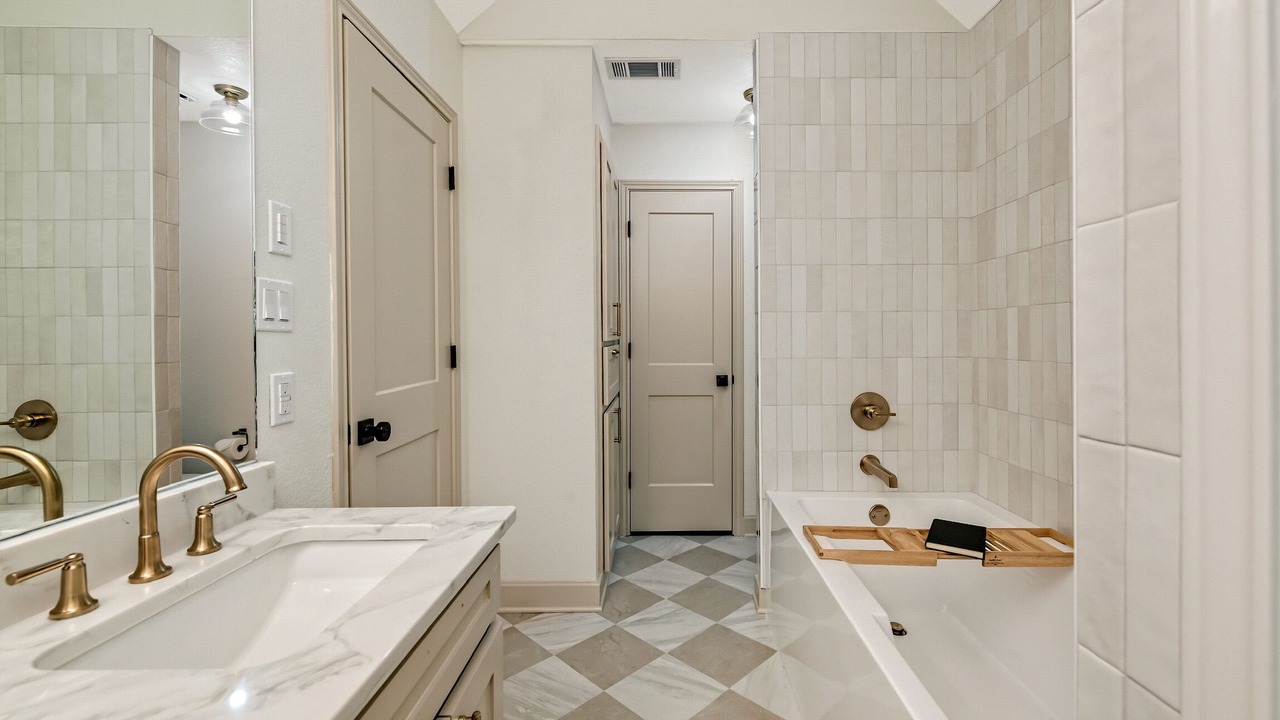 Photo of Bathroom in Laguna Park