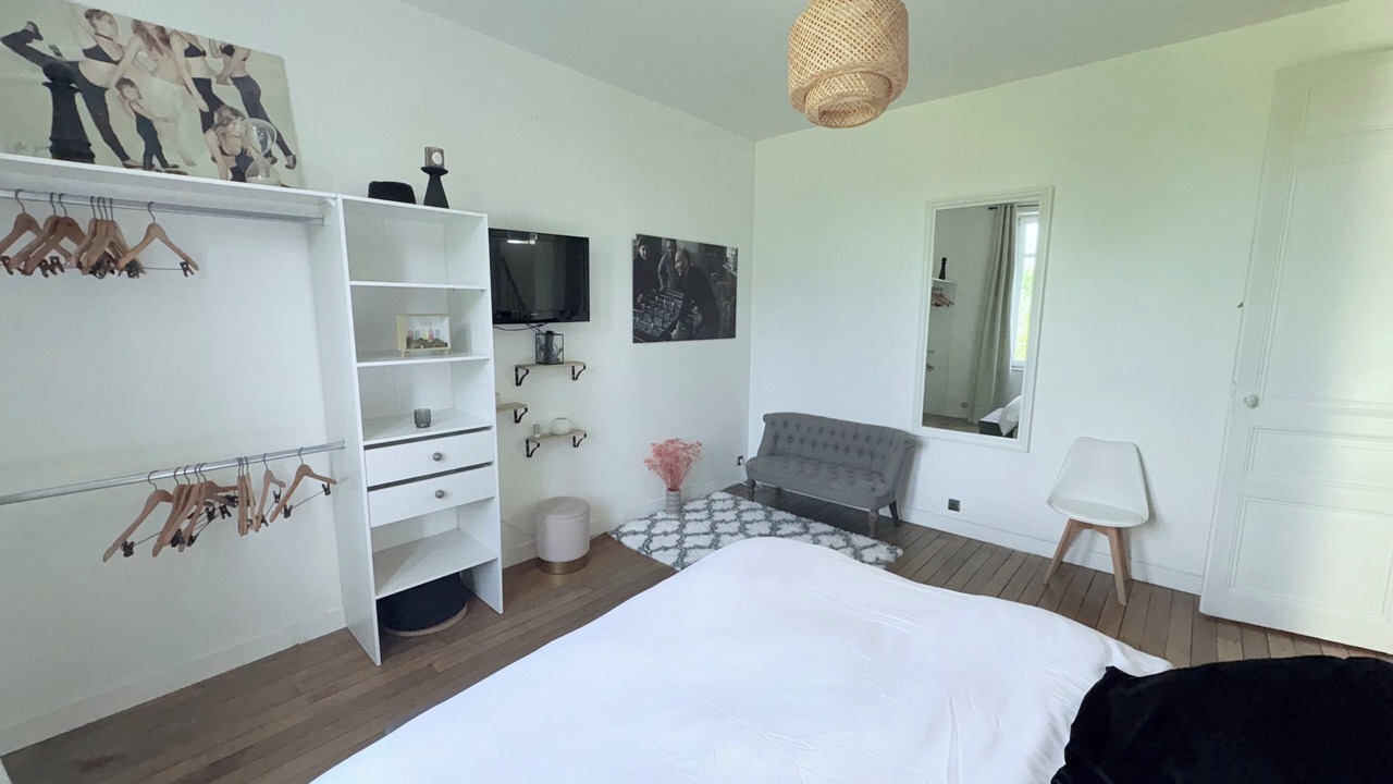 Photo of Bedroom in Charleville-Mezieres